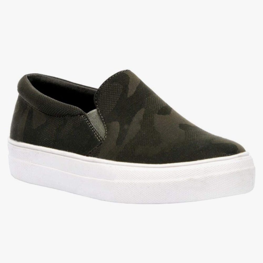 Cushionaire RHONA Camouflage Sneakers Women’s Size 11 NIB